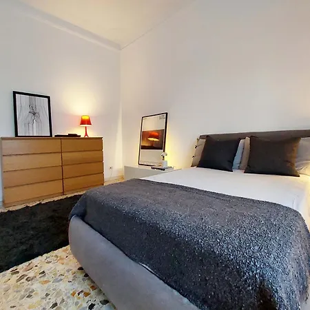 E37charmingrooms&balconygarden Guest house